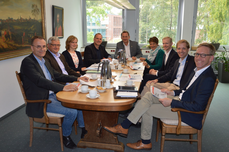 Die Beteiligten aus Politik und Verwaltung kamen zum Runden Tisch in das Coesfelder Kreishaus (Aufnahme: Kreis Coesfeld, Christoph Hüsing)